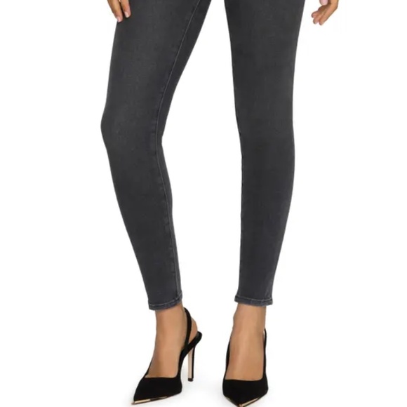 Good American Good Legs Low Rise Skinny Jeans - Black204 - Picture 3 of 9